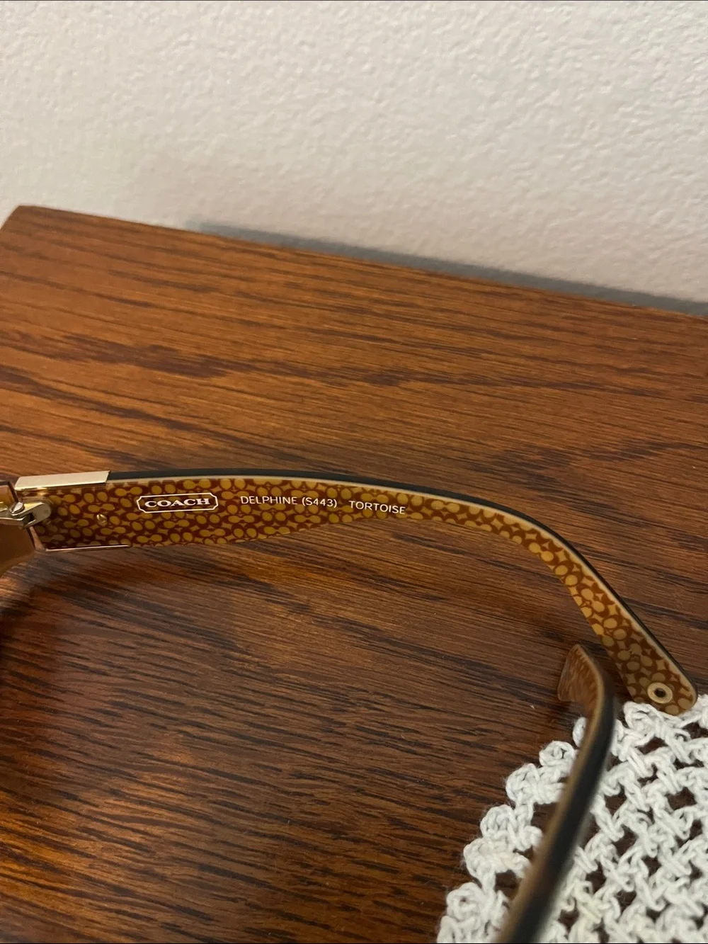 Coach: Tortoise Frame Brown Lens Women's Sunglasses - Picture 3 of 3